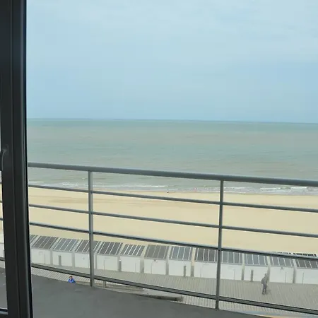 4b @ Longchamp Apartment Ostende